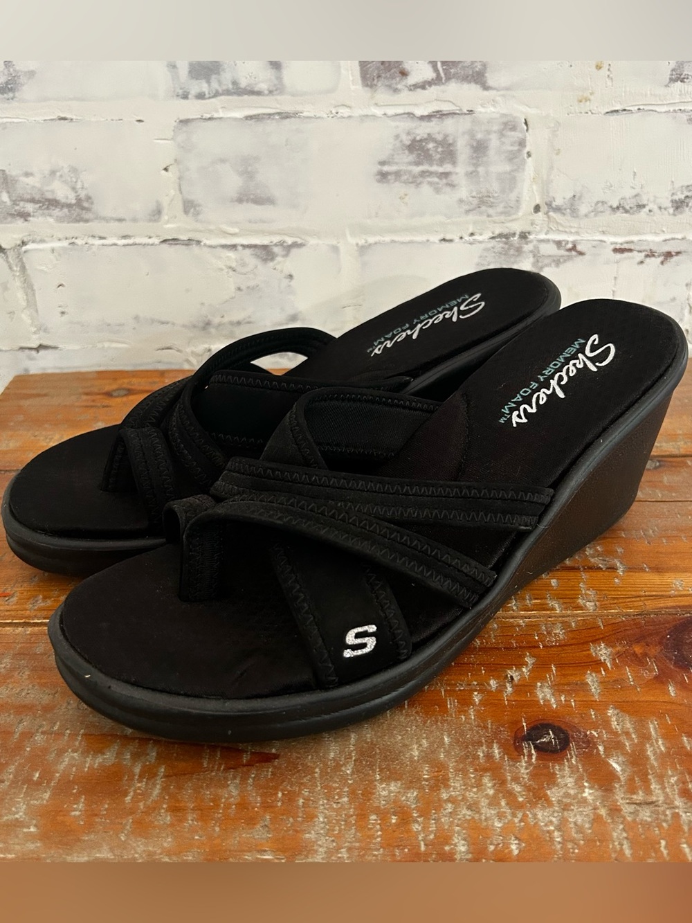 Skechers Black Wedge Rumblers Sandals Women’s Size 8.5 Comfortable Strappy - Picture 2 of 9